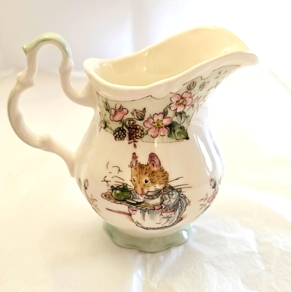 "Tea Service" creamer from the Brambly Hedge series by Royal Doulton. - Picture 3 of 9
